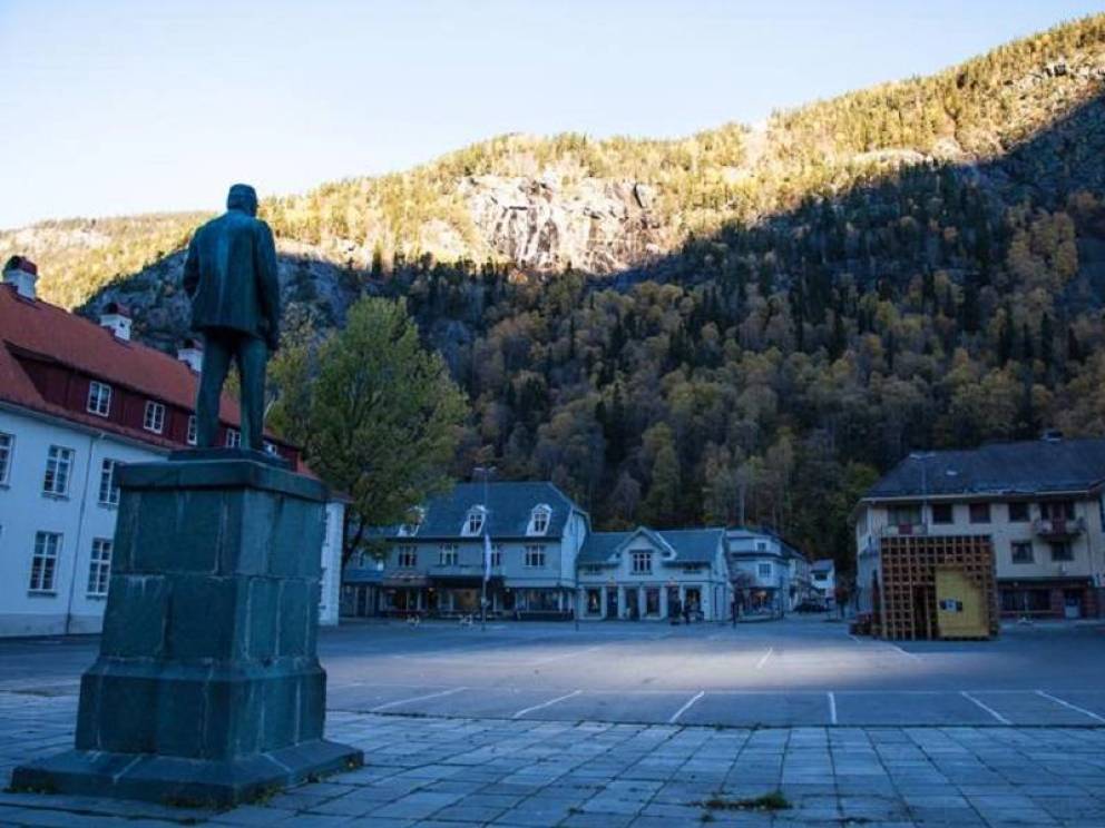 Rjukan el pueblo noruego que se pasa sumido en la oscuridad 6 meses al año 2