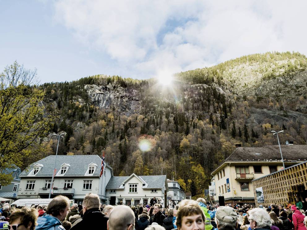 Rjukan el pueblo noruego que se pasa sumido en la oscuridad 6 meses al año 8