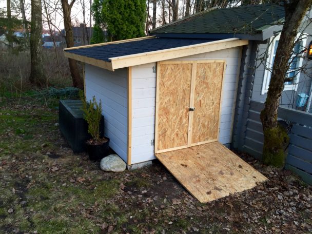 Empieza creando una estructura de madera y acaba construyendo algo que
