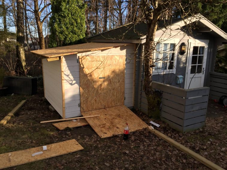 Empieza creando una estructura de madera y acaba construyendo algo que