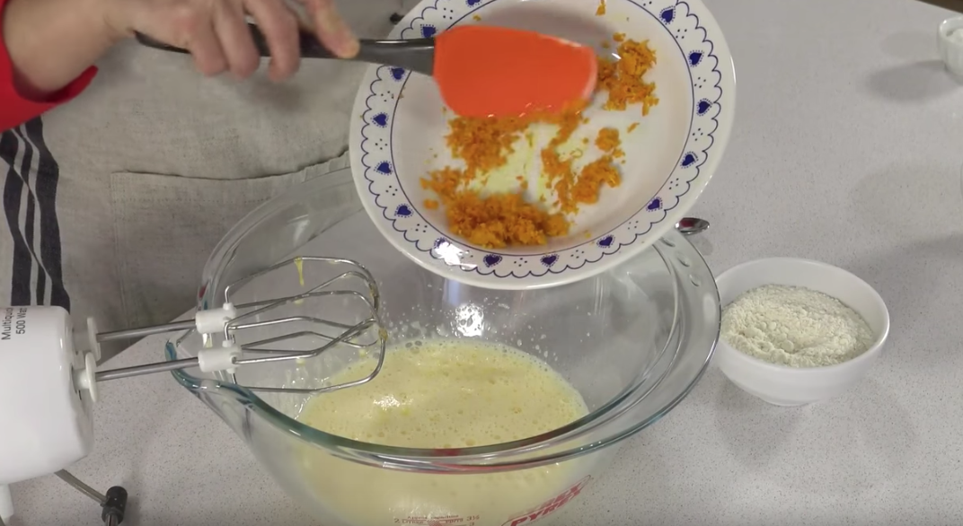 preparación bizcocho de naranja