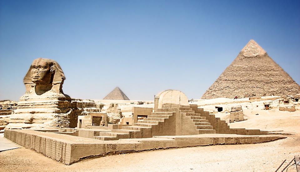 Pirámides con esfinge