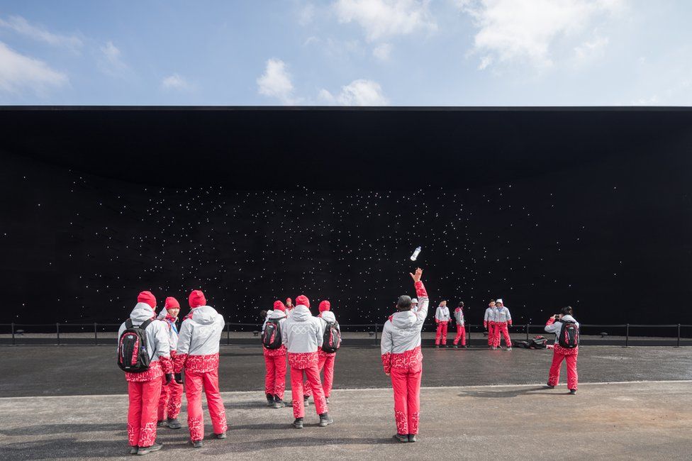 Concurso foto arquitectura. Pabellón estrellado Vantablack, en Pyeongchang (Corea del Sur)