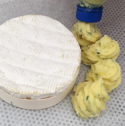 Receta de Patatas duquesa con queso Camembert. Preparación 4