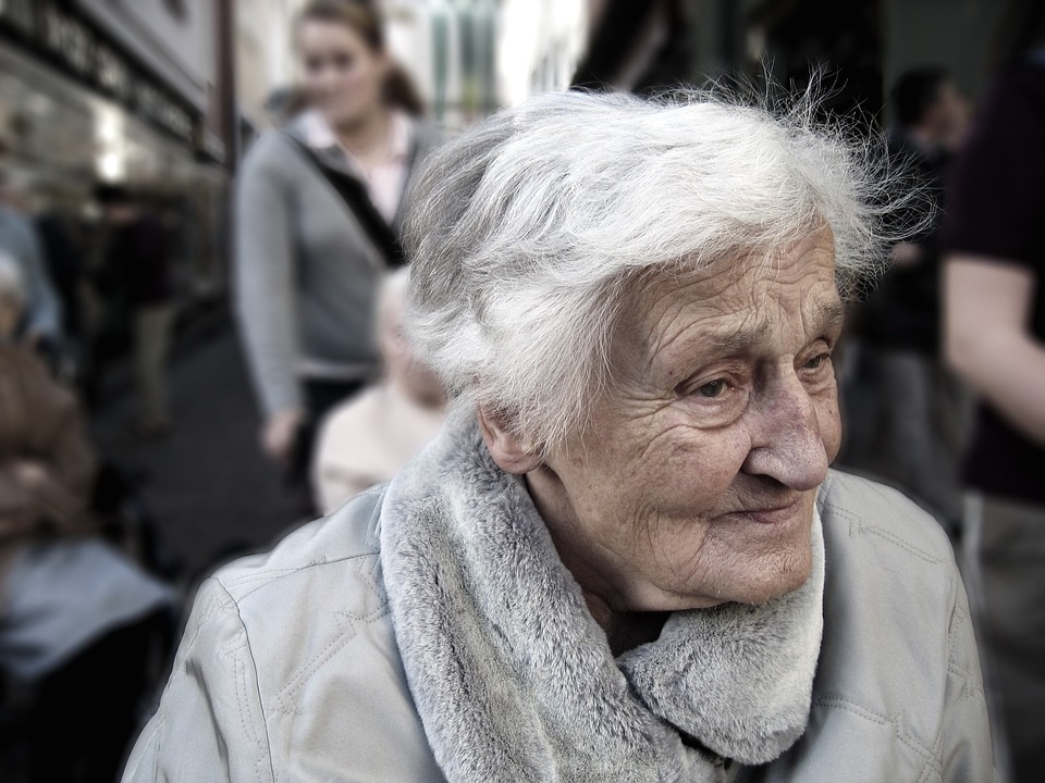 anciana perdida demencia