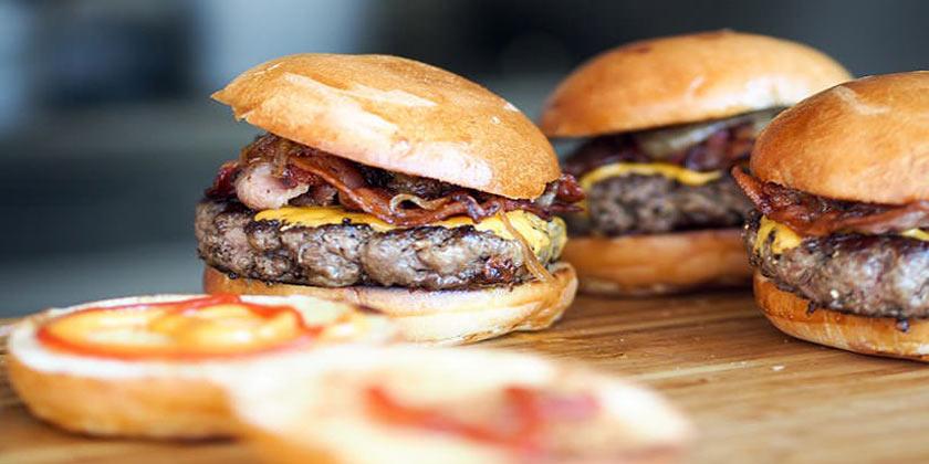 Hamburguesa grasas saturadas comida salud