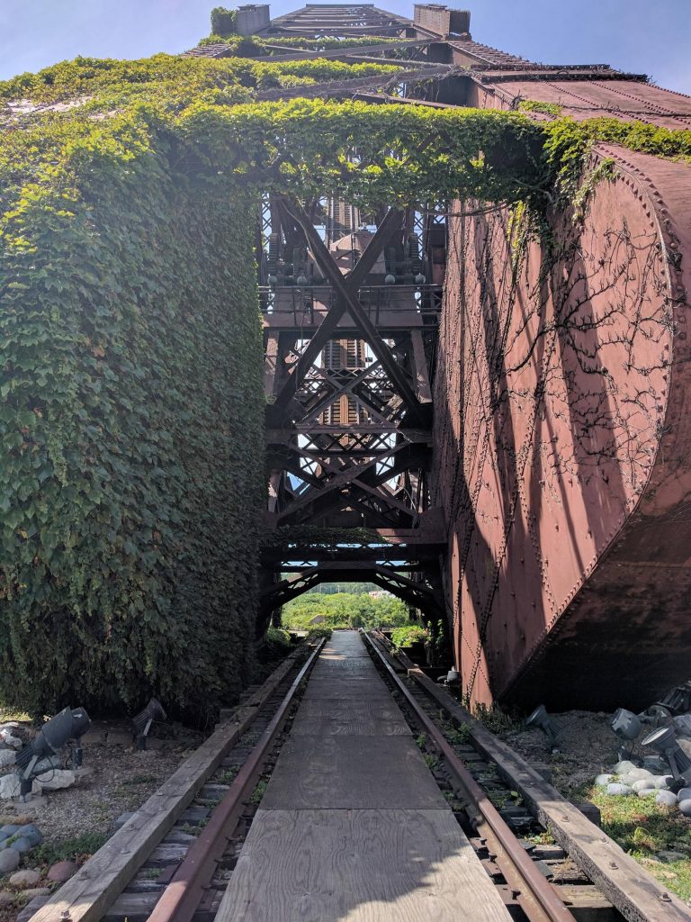 20 curiosas vías de tren abandonadas por las que ahora solo pasa el