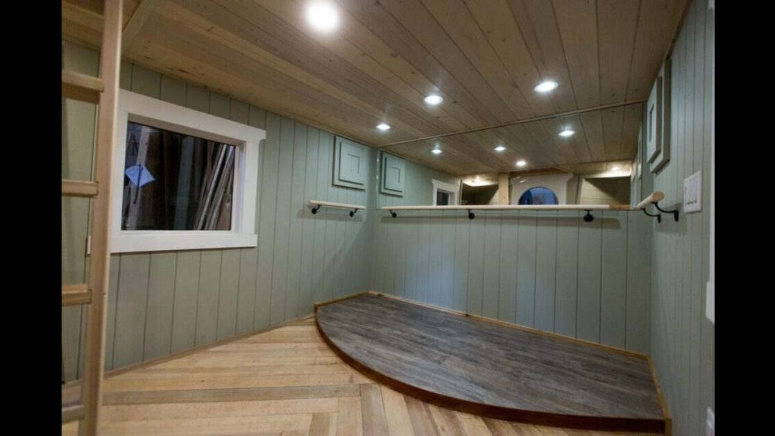 La casa de ensueño que un padre ha construido a sus hijos - La voz del muro