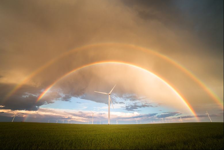 molino con arcoiris y nubes 