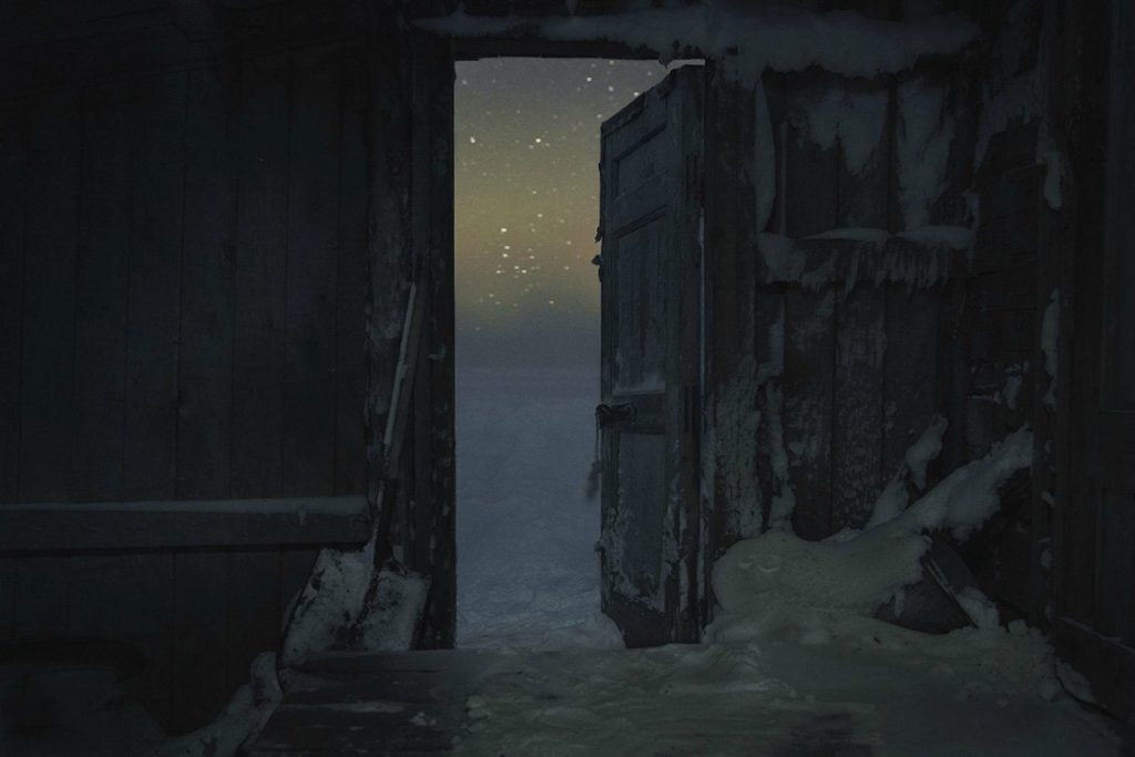 puerta abierta cielo nocturno ártico
