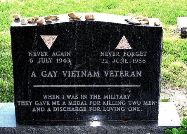 tumba militar gay
