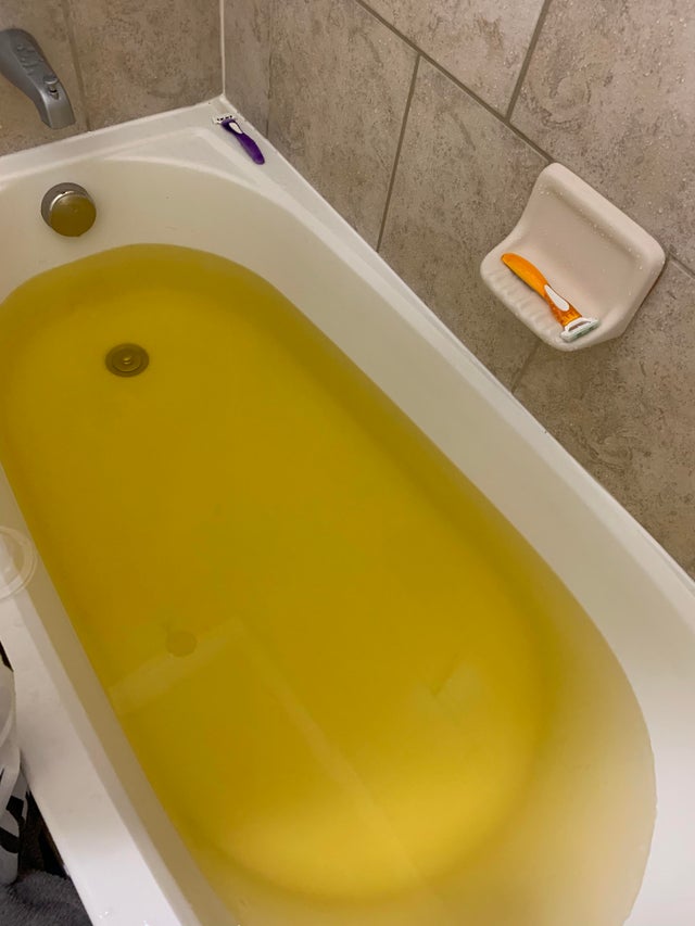 bomba de baño amarilla
