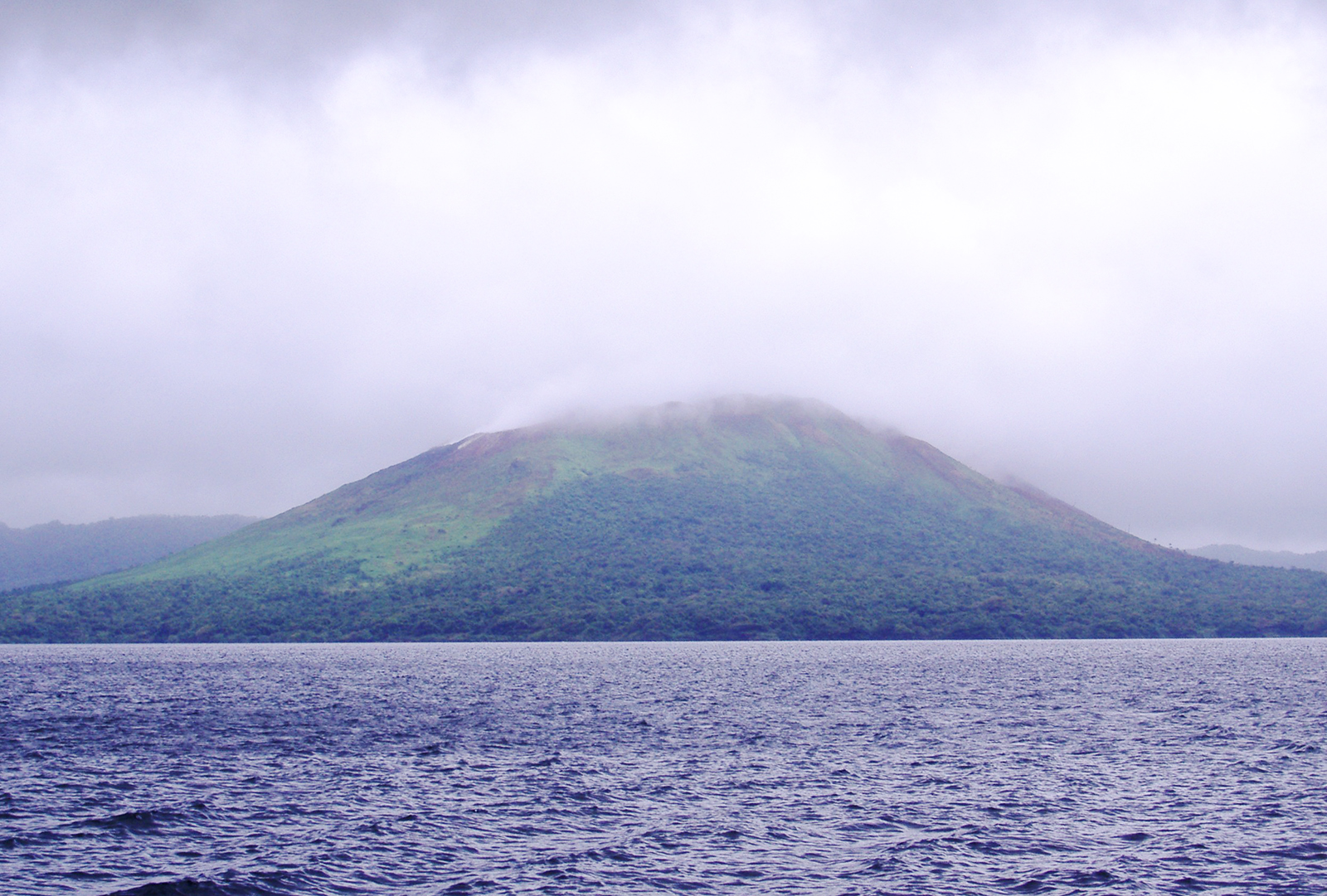 Monte Garet y Lago Létas, Santa Maria, Vanuatu