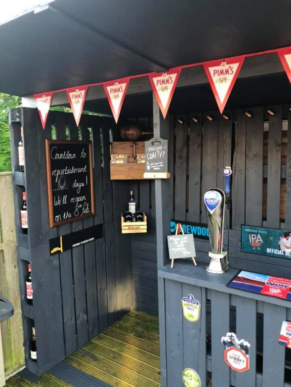 Se hace un bar completo en su jardín por menos de 100€