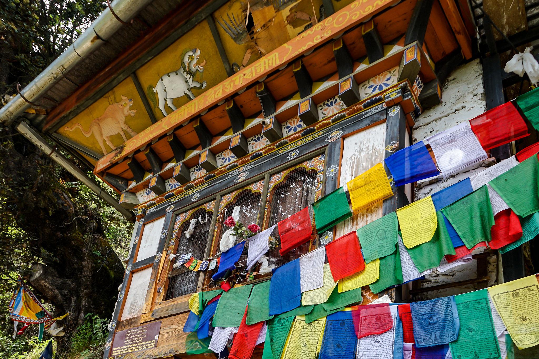 templos preciosos budistas en bután