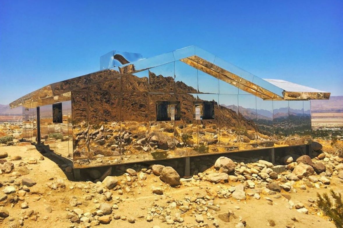 ¿Te gustaría vivir aquí? 15 casas espejo que desaparecen junto a su entorno