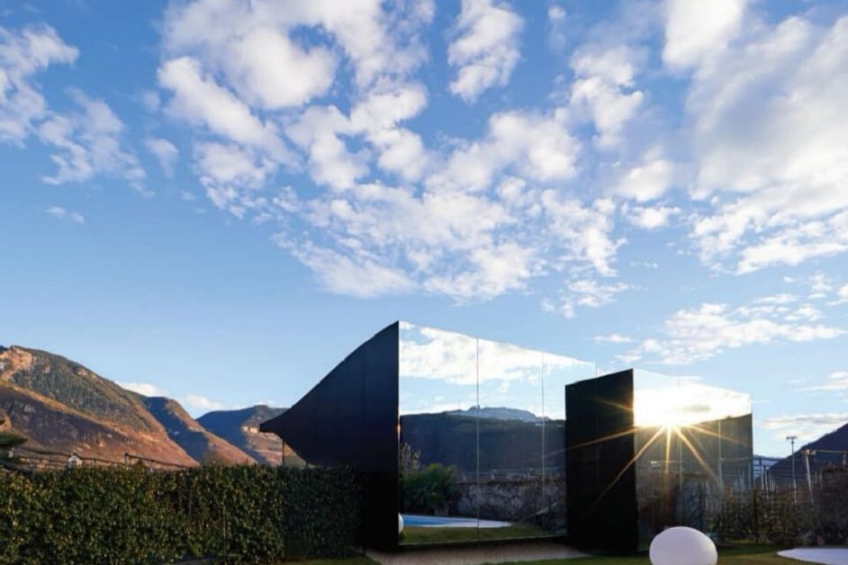 ¿Te gustaría vivir aquí? 15 casas espejo que desaparecen junto a su entorno