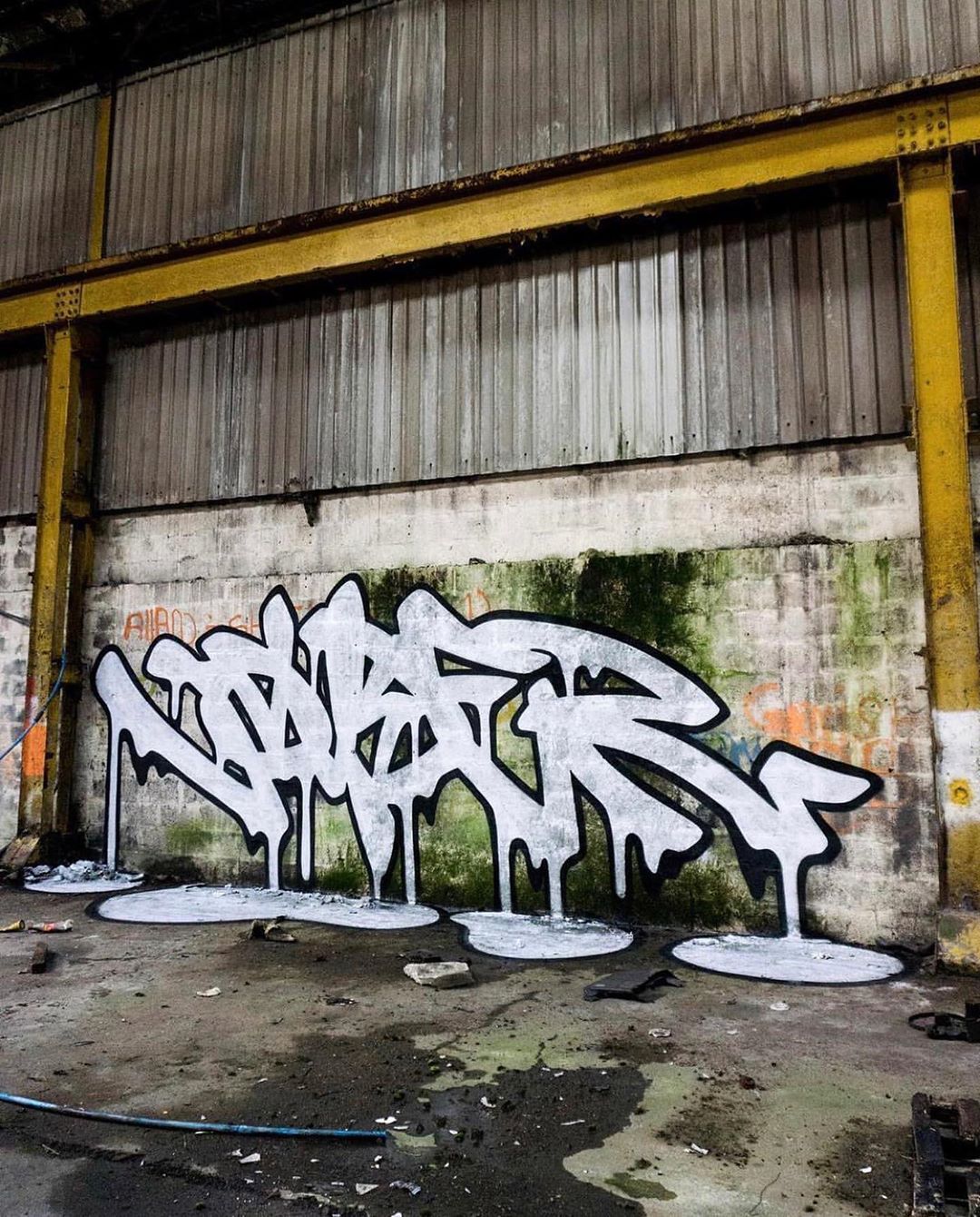 graffiti chorreante
