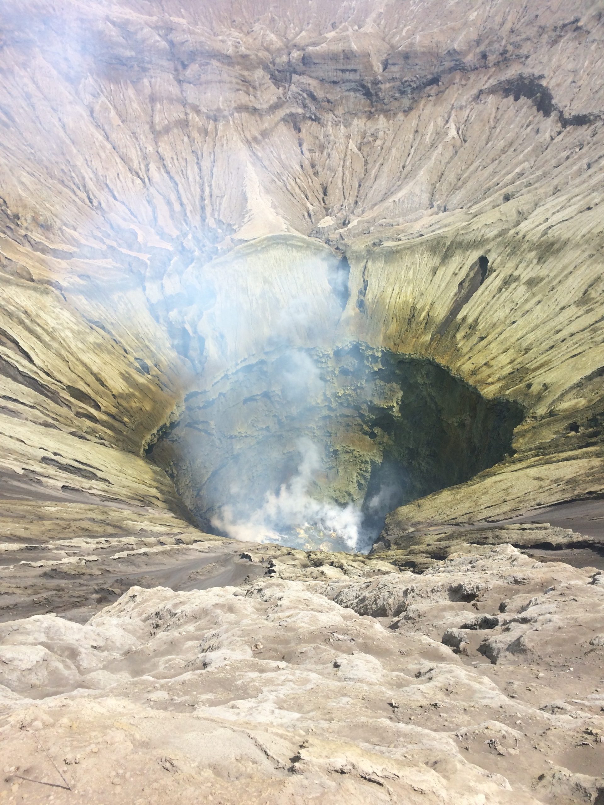 crater volcán activo