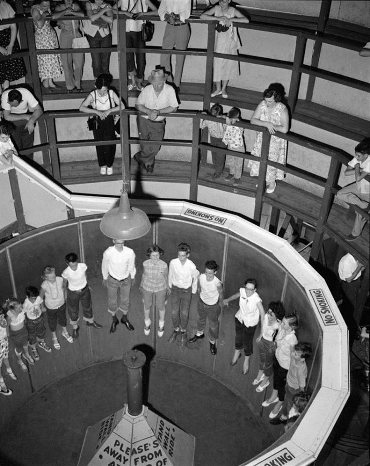 gente montada en el Rotor