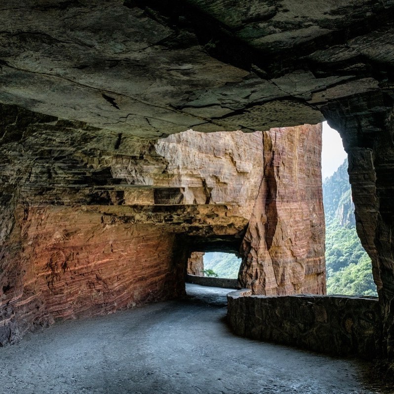 Tunel roca carreteras espeluznantes