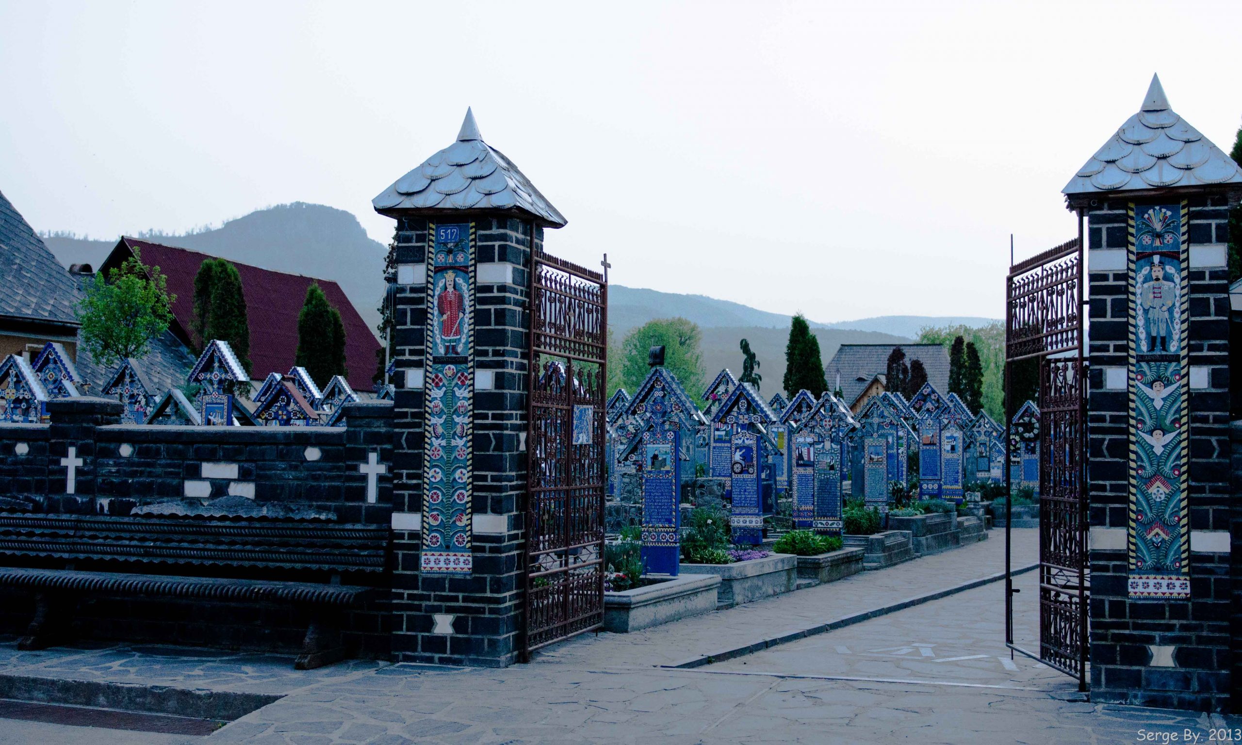 puerta cementerio Sapanta