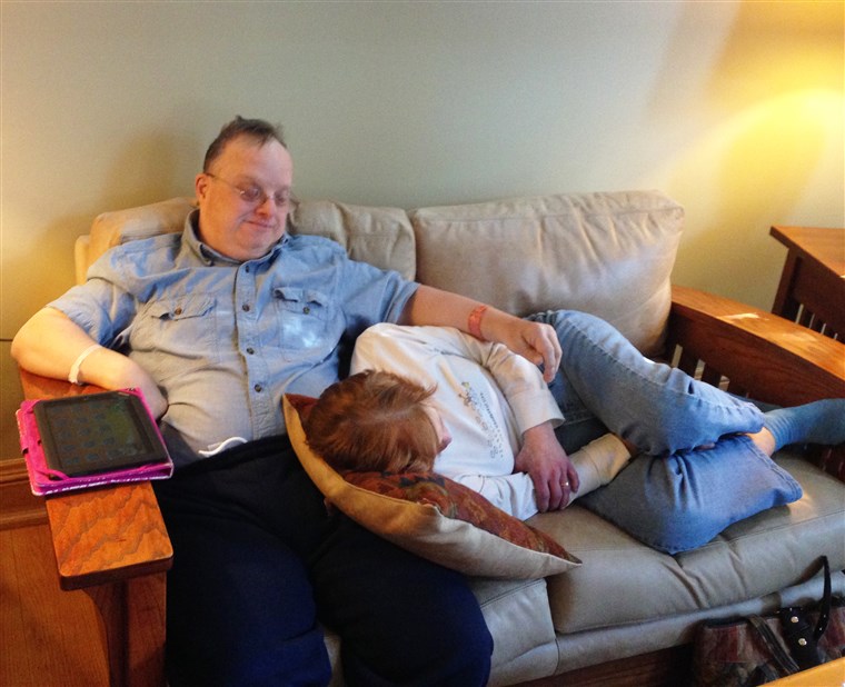 matrimonio sindrome de down sofá