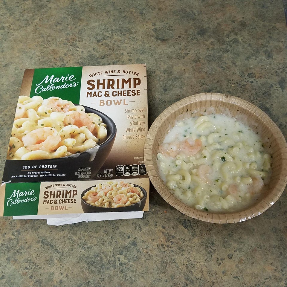 Macarrones queso y gambas