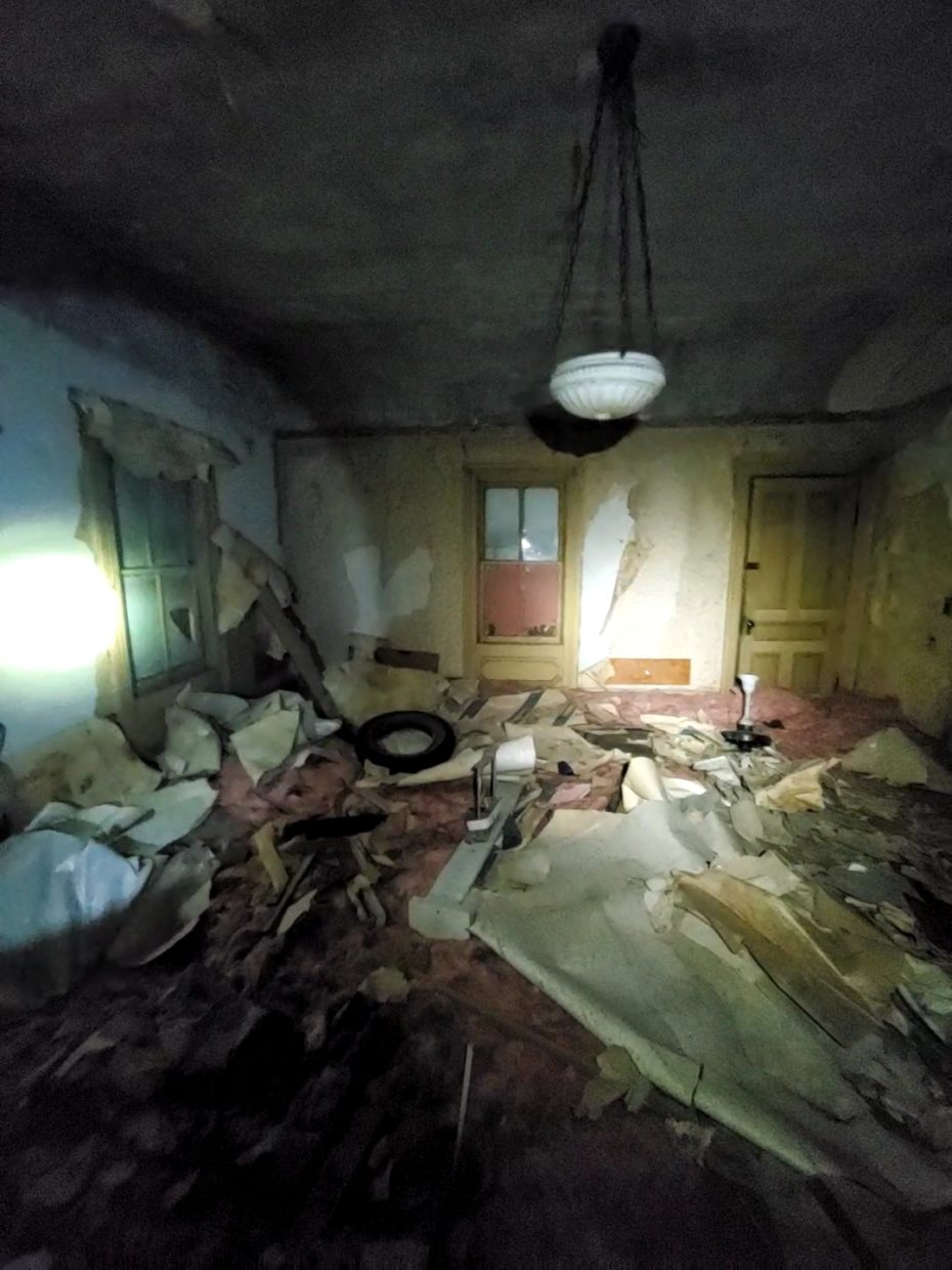 casa terrorífica abandonada