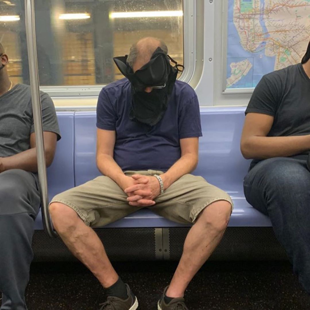 dormido en el metro