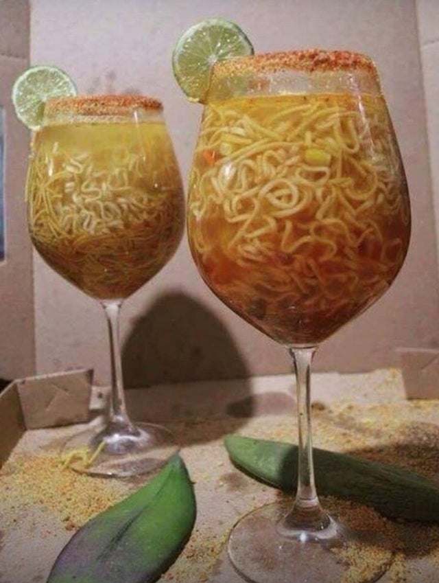 cóctel con fideos