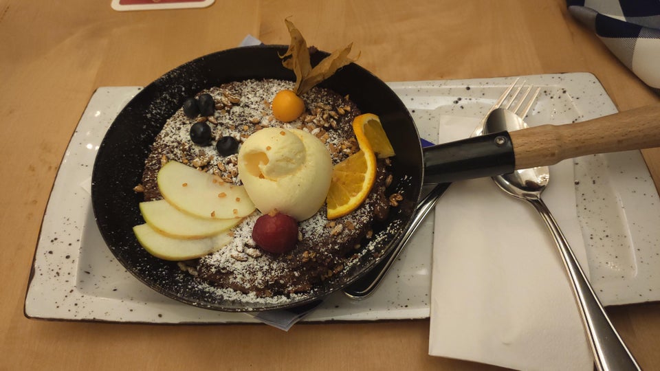 postre servido en cacerola