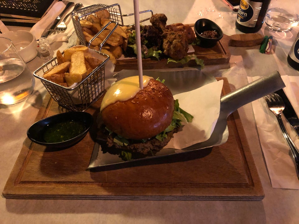 servir comida en palas