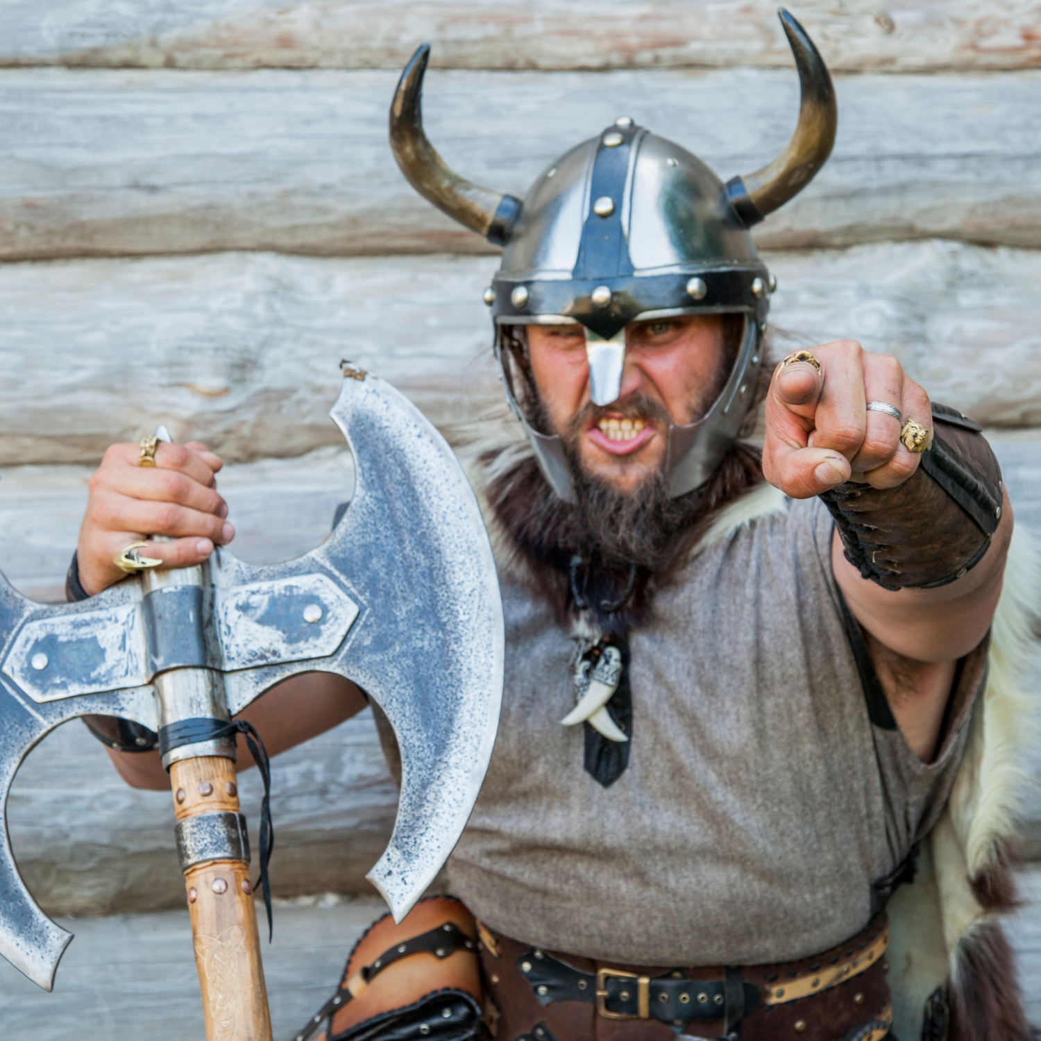 vikingo casco cuernos