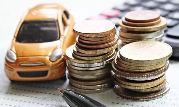 choche de juguete con monedas