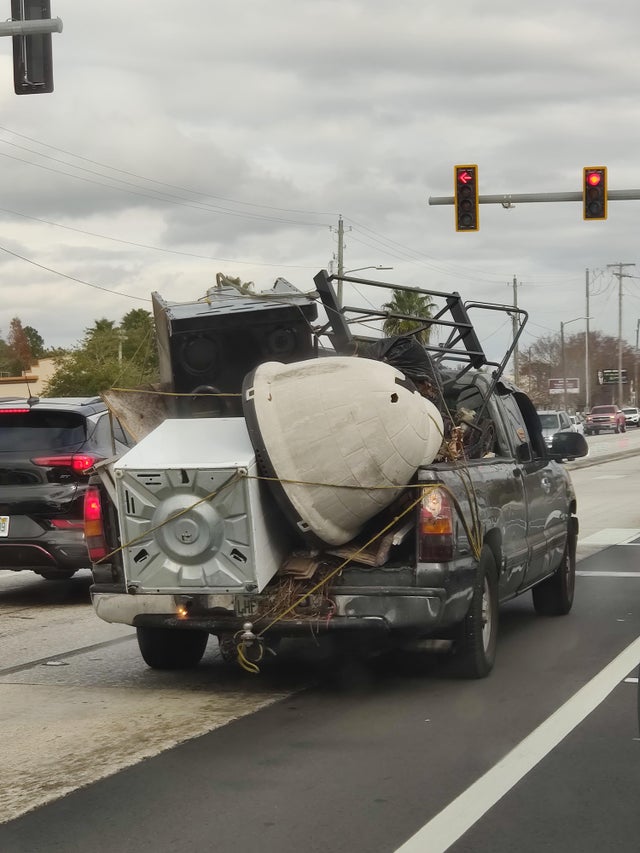 carga mal atada en el coche