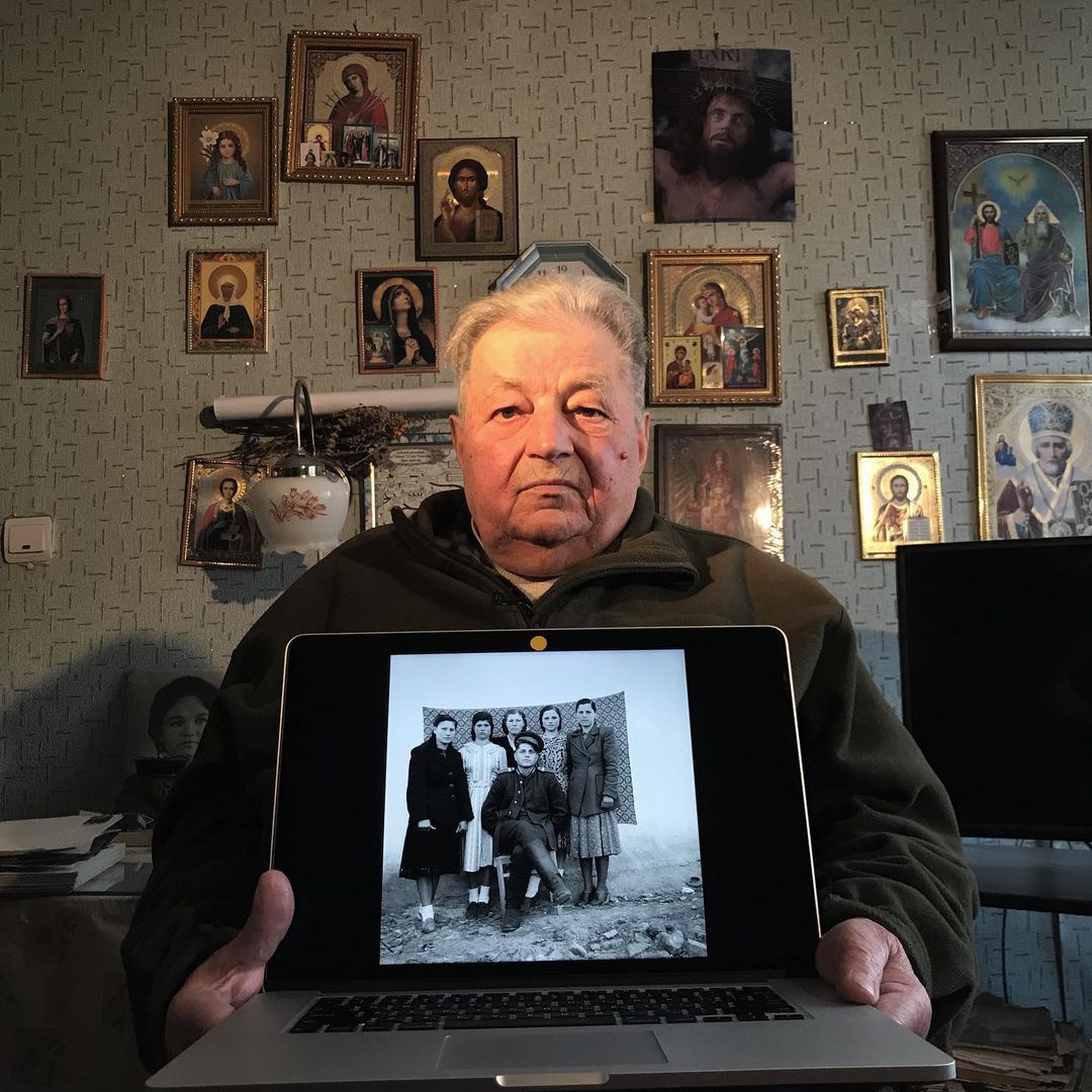 vasile con retrato antiguo