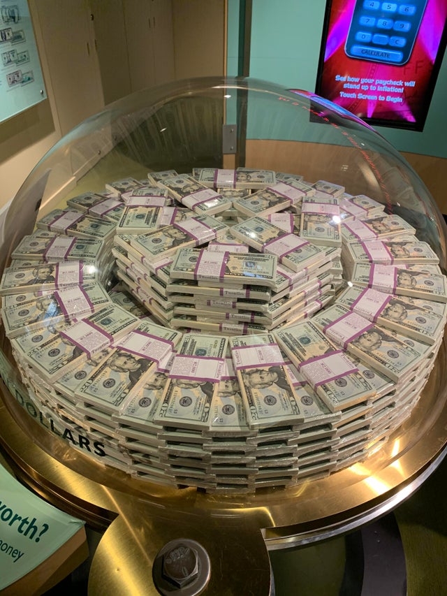 un millón de dólares en billetes de 20 en el museo del dinero de Chicago 