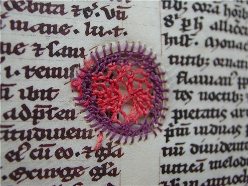 bordados en páginas medievales