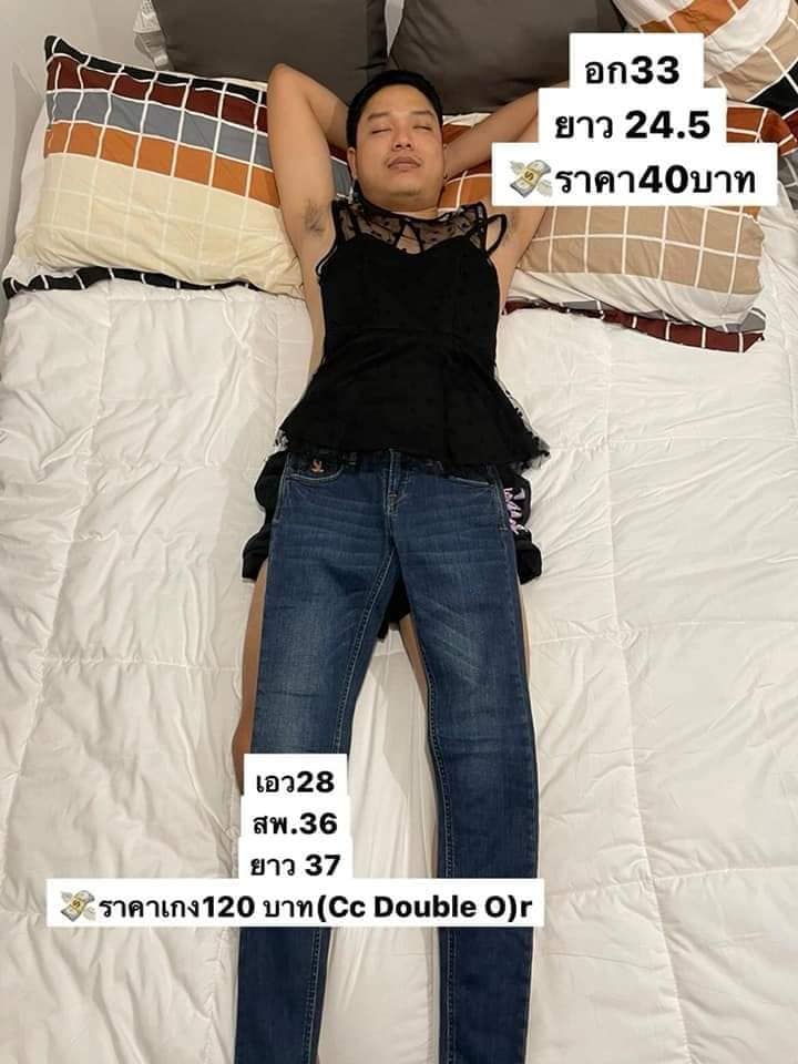 hombre dormido con camisa y pantalon