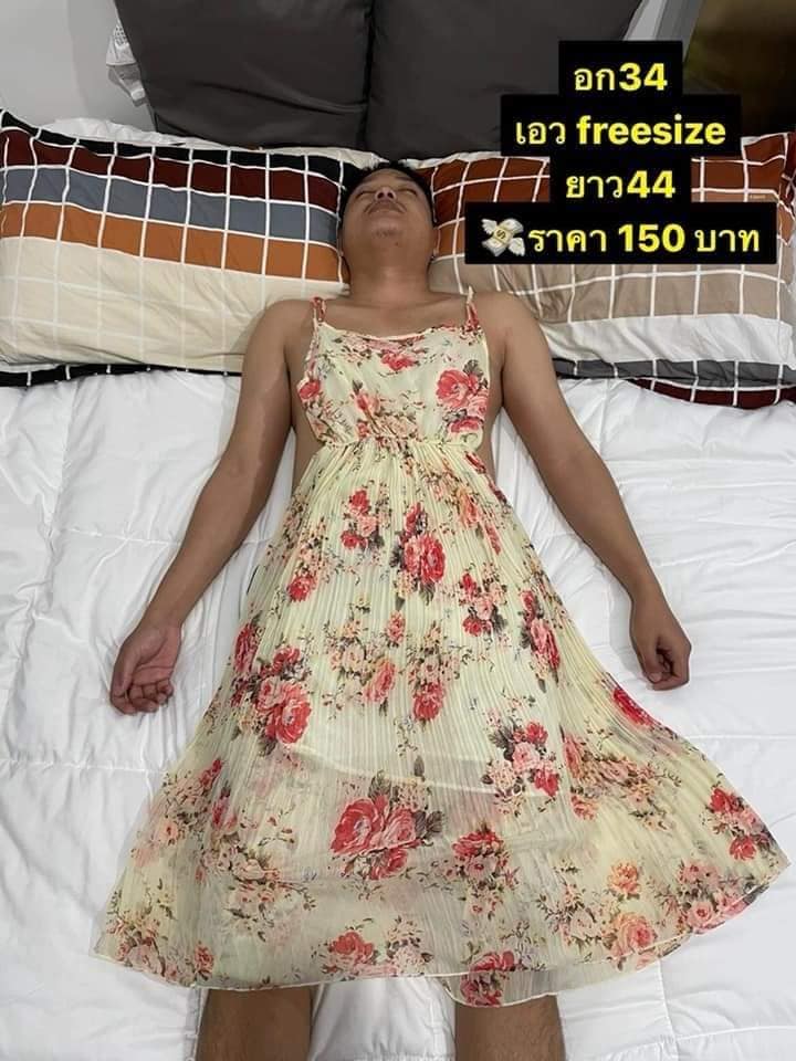 hombre dormido con vestido