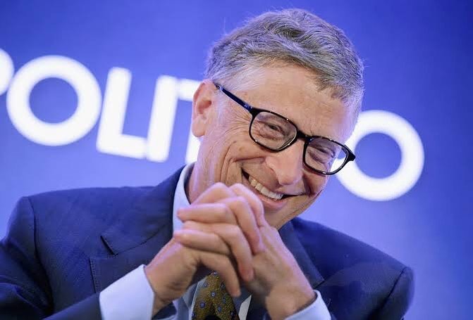 Bill Gates riéndose