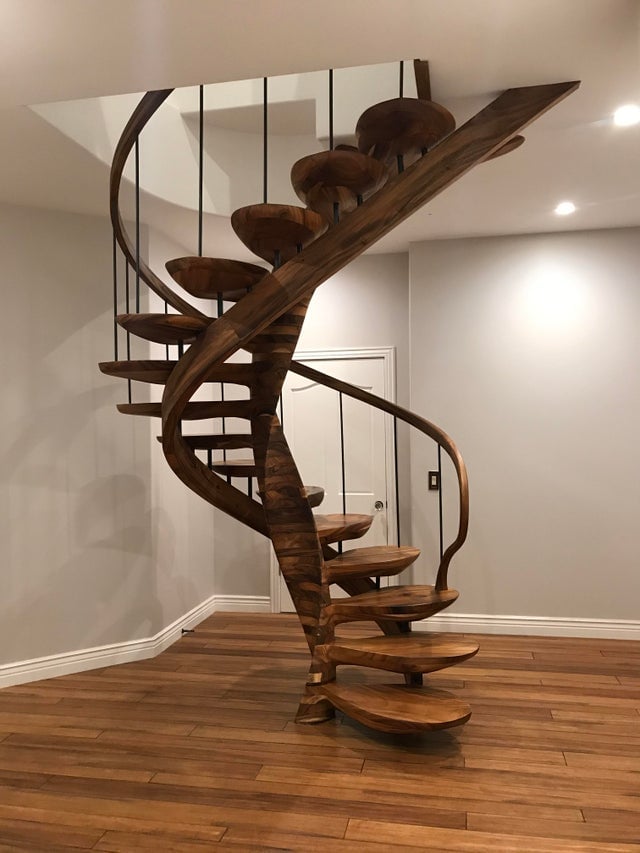 escalera de caracol de madera