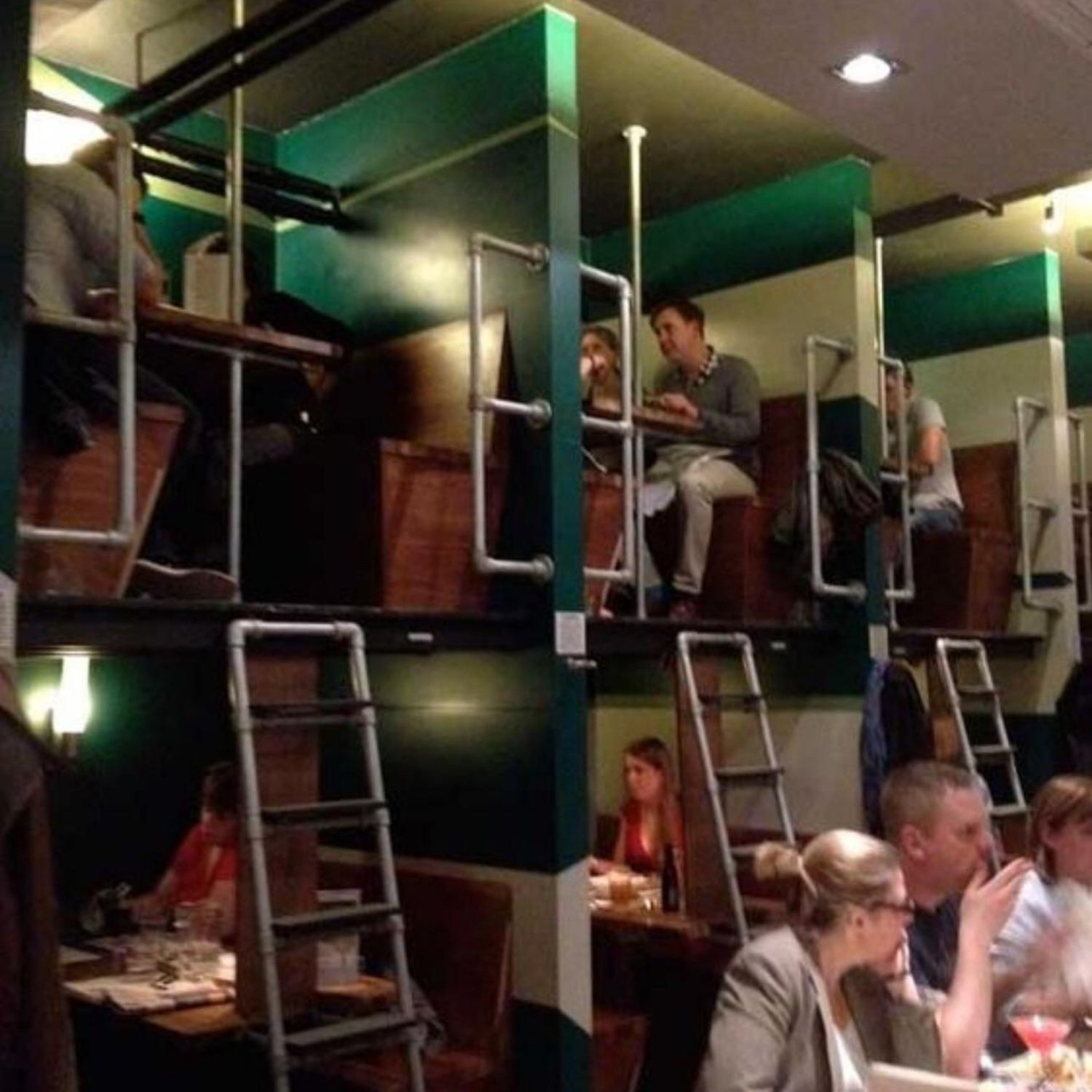 restaurante escaleras