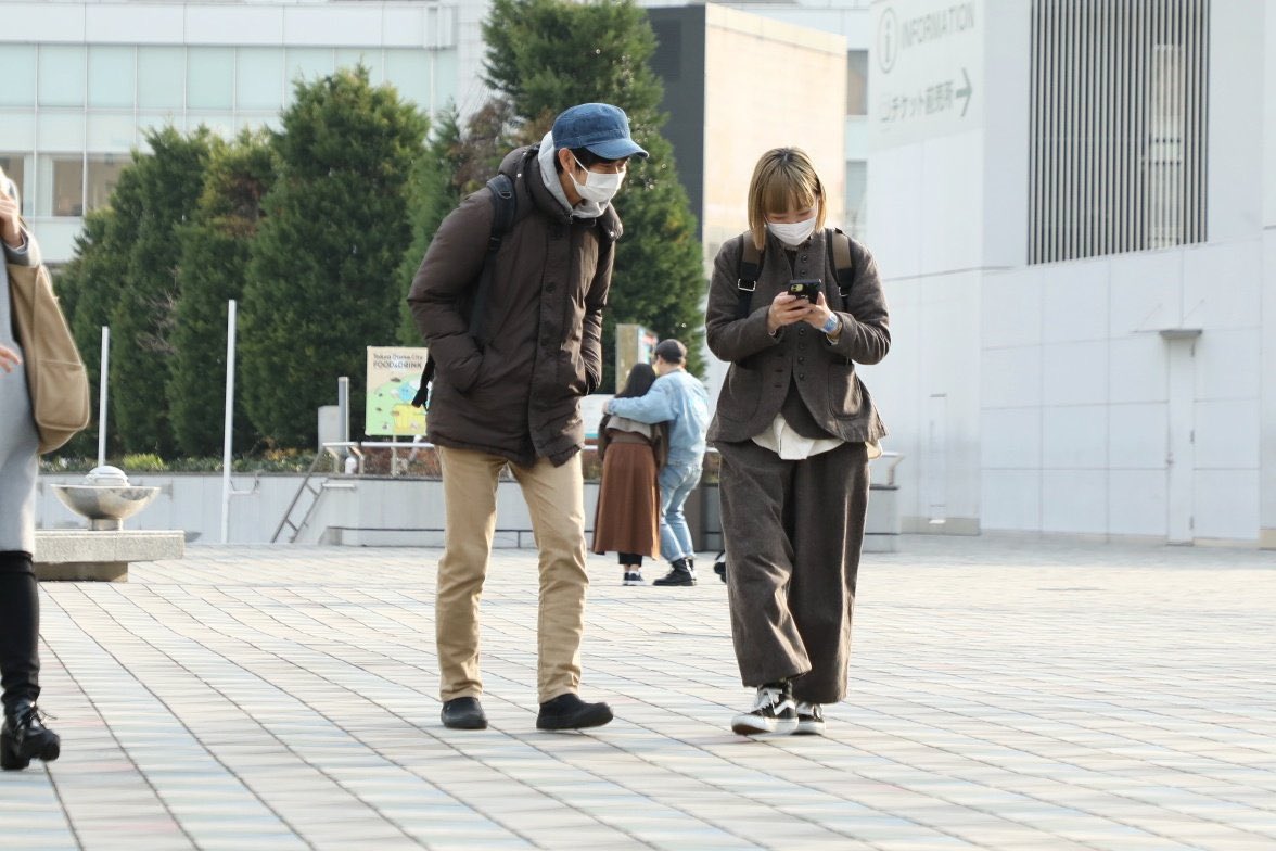 japoneses paseando por la calle