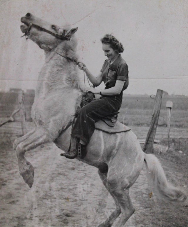 bisabuela con caballo