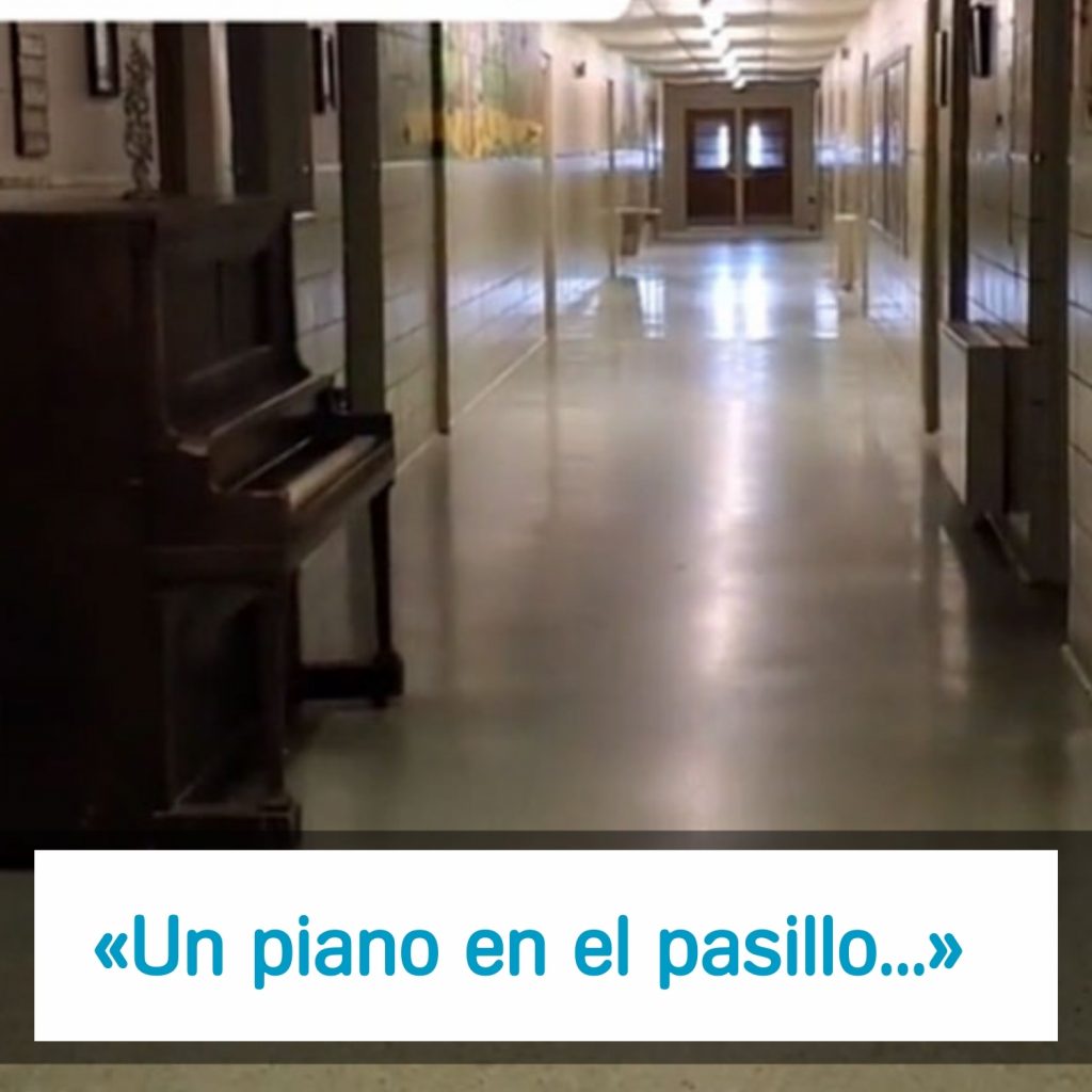 Un adolescente se viraliza después de mostrar que vive en una escuela