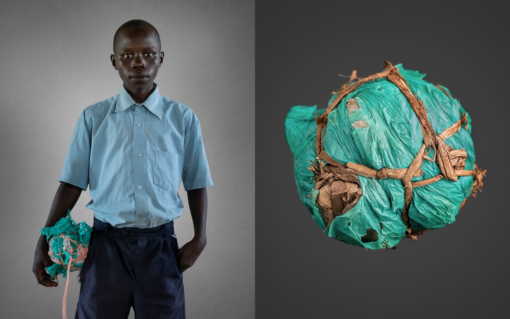Balones de fútbol hechos a mano, fotografía de Brian Hodges