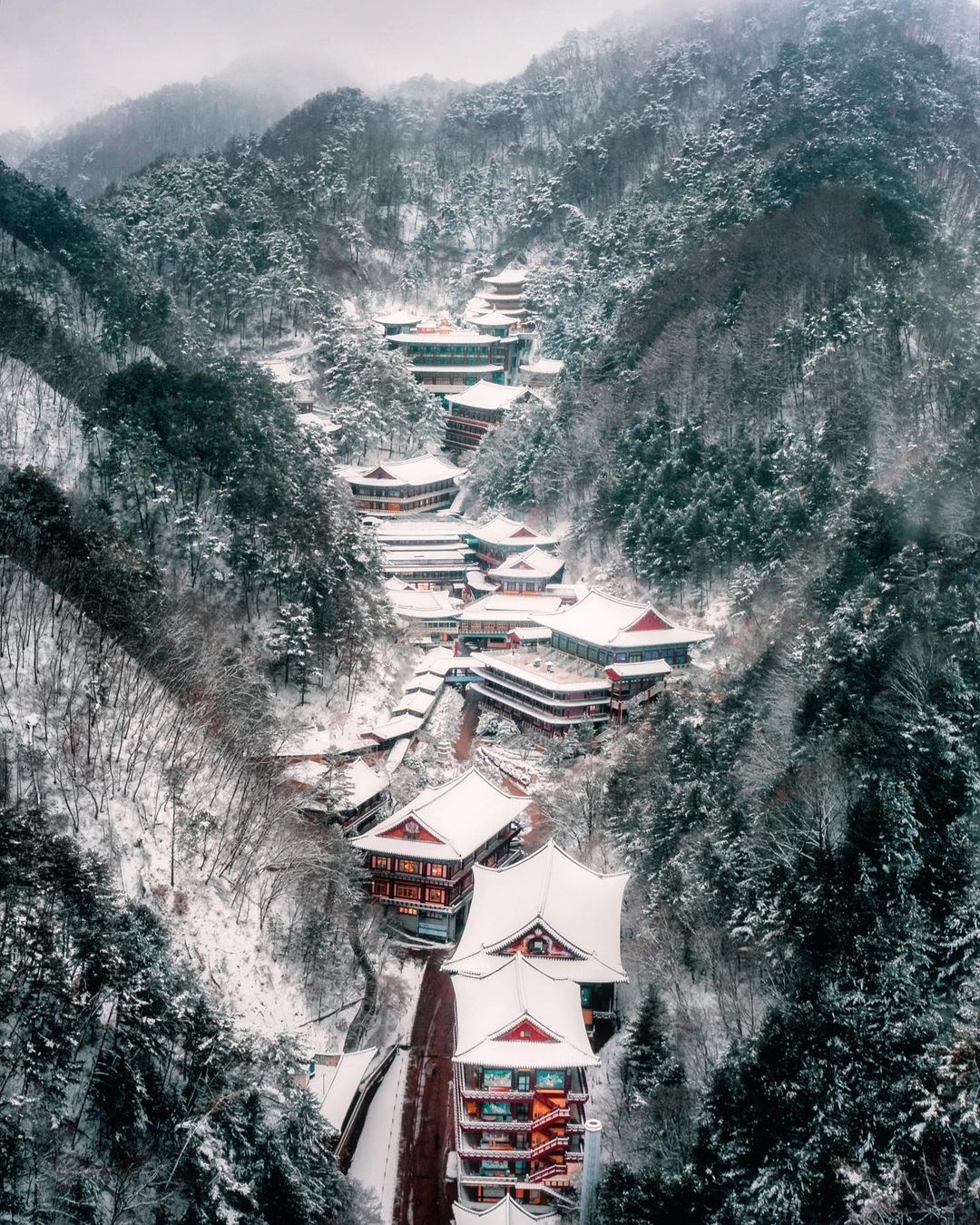 templo Guinsa con nieve