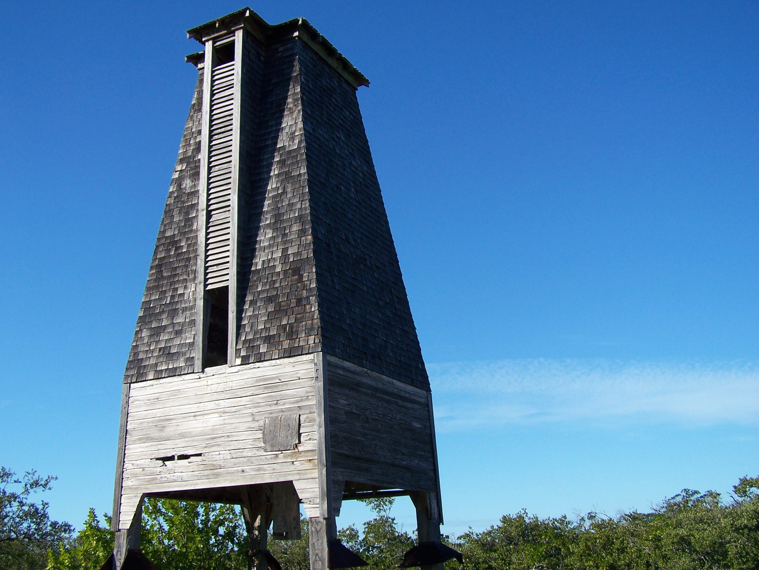 torre de murciélagos destruida en 2017